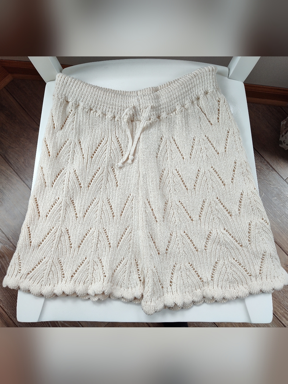 Cream Ivory Crochet Shorts Sz XL Drawstring Scalloped Beach Stretch Open Eyelet